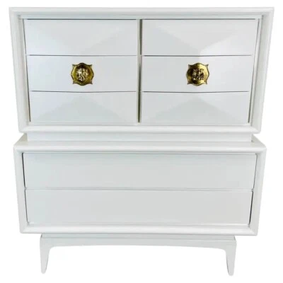 Cómoda de caballero Mid-Century con frente de diamante blanco de 8 cajones de United Foto 1 de 4