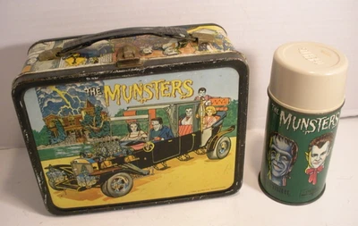 Fiambrera metálica vintage The Munsters con termo Kayro-Vue 1965 Herman Lilly Eddi Foto 1 de 4