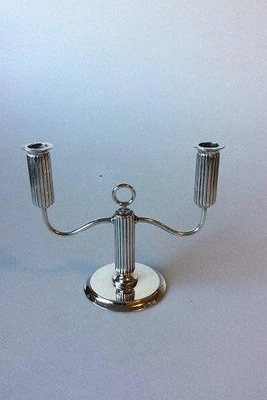 Candelabro Georg Jensen con 2 brazos en plata de ley de Sigvard Bernadotte n.º Foto 1 de 4