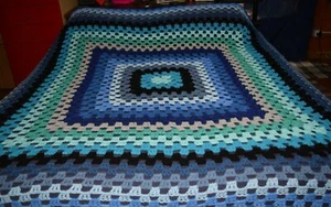 Coperta copriletto matrimoniale 2,30 x 2,30 uncinetto grunny toni blu - Foto 1 di 9