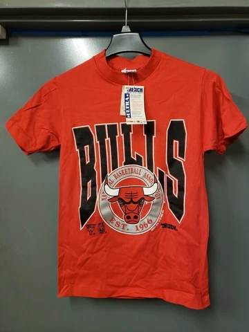 Chicago Bulls T-Shirt Men's Small Cotton Trench Ultra New Old Stock Cover