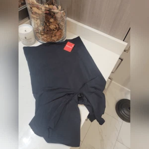 Spanx High-Waisted Mid-Thigh Shorts Very Black New NWT 1X - Bild 1 von 5