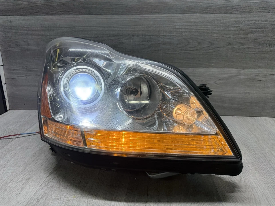 2010-2012 Mercedes GL550 GL450 Passenger RH Xenon HID Head Light Lamp OEM ((MM)) - Image 1 of 4