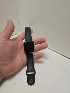 Apple Watch Series 4 (40mm) GPS Rose Gold - aluminum ceramic - Zdjęcie 1 z 3