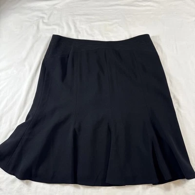 Falda Nygard Talla 14 Negra Midi Corta Línea A Usada en Excelente Condición Volantes Negocios Informal Fecha Foto 1 de 4