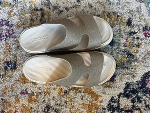 Crocs Women’s Getaway Platform H-strap Sandals Wedge Ivory/Gold Shimmer Size 9 - Picture 1 of 4