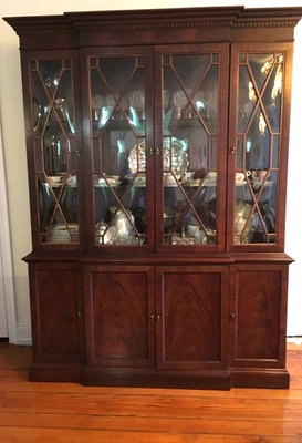 Ethan Allen Lighted Mahogany China Breakfront ~ Vintage, 1980's - Image 1 of 4