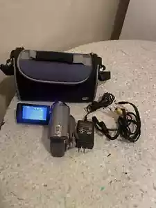 JVC Everio Video camera Zoom With 3 battery and charger Tested A+ - Picture 1 of 4
