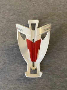 Jaula para botellas de agua Elite Custom Race Plus blanca/roja 40 g - Imagen 1 de 4