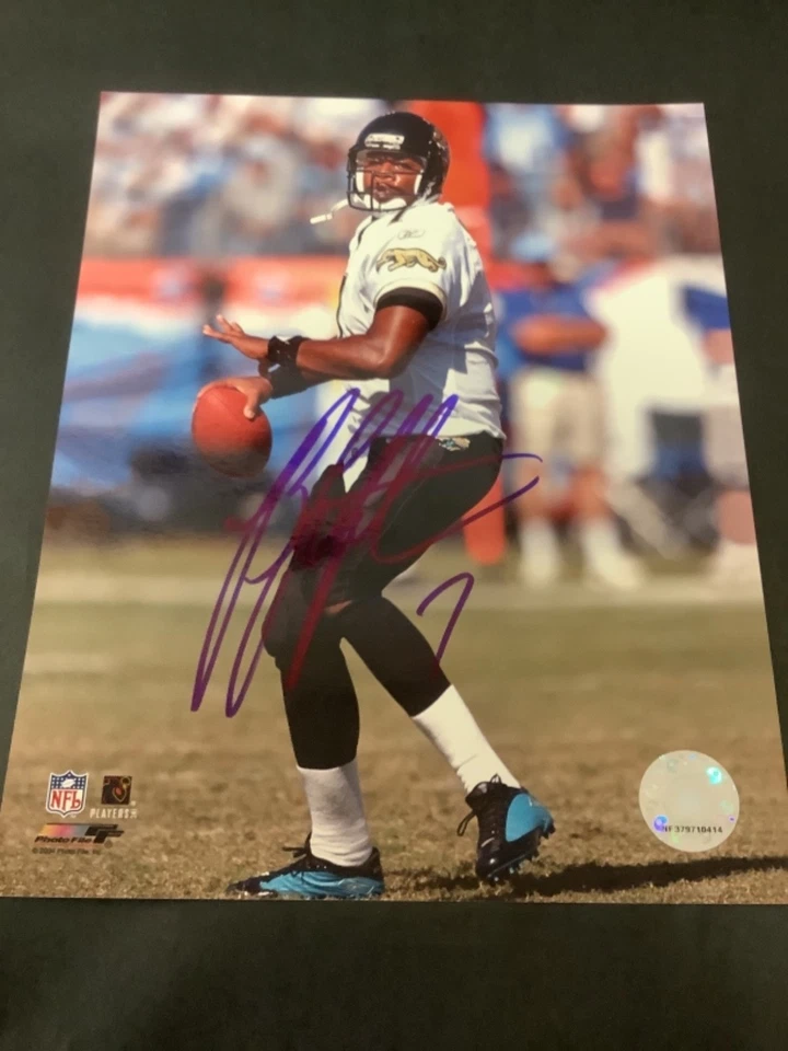 FOTO 8X10 FIRMADA POR BYRON LEFTWICH JACKSONVILLE JAGUARS NFL CERTIFICADO DE AUTENTICIDAD AUTOMÁTICO Foto 1 de 1