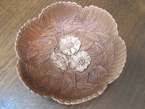 VTG 8 1/2" D. BROWN BOWL WITH THREE(3) WHITE FLOWERS BY MULTI PRODUCTS INC., USA - Picture 1 of 11