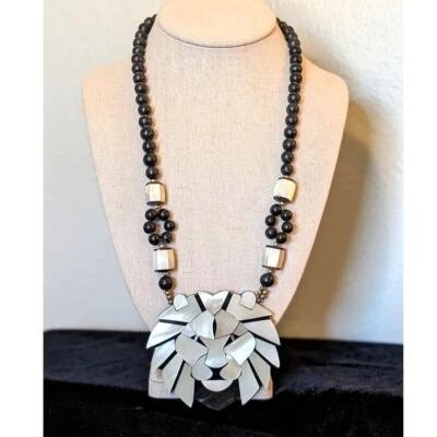 Collar De Colección Lee Sands Madreperla Concha Incrustación León Cuentas Negras Foto 1 de 4