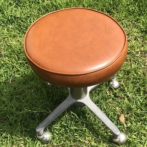 Classic Manual Screw Adjust Operators Exam Medical Stool - Picture 1 of 4