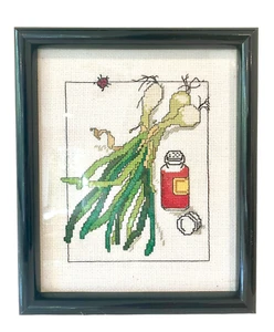 Kreuzstich grüne Zwiebeln Marienkäfer Pfefferstreuer gerahmt Gesamtgröße 8" × 10" - Bild 1 von 5