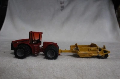 1/64 CASE IH STX375 TRIPLE CON RASPADOR DE SARTÉN JOHN DEERE Foto 1 de 4