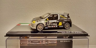1:43 UNIVERSAL HOBBIES EAGLE RACE RENAULT CLIO V6 TROPHY #27 PILOTO ITALIA Foto 1 de 4