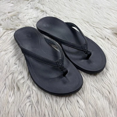 Sandálias chinelo Olukai femininas 6 Ho'opio couro sintético preto - Imagem 1 de 4