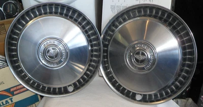 2X OEM 1976 - 1979 Ford F150 Pickup Truck E150 Van 15" tampa de calota - Imagem 1 de 4