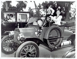 1957 Vintage Photo fashion models sit in 1914 Ford Model T Tin Lizzie Car Auto - Picture 1 of 2