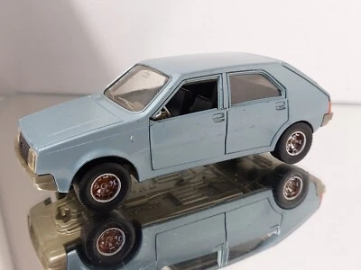 Bburago Renault 14 TL in blu su 1:24 Burago - Immagine 1 di 4
