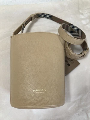 Nuevo Bolso Burberry Bucket Pequeño Cuero Amarillo Foto 1 de 4