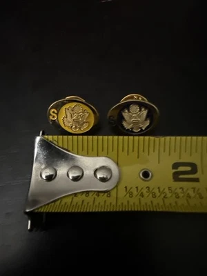 Pin Servicio de Seguridad Diplomática DSS Púrpura Amarillo Foto 1 de 2