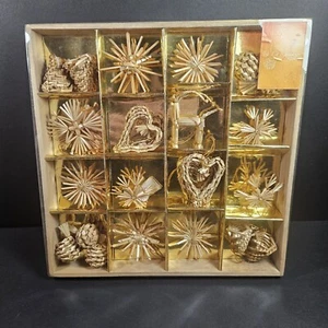 25 skandinavische Stroh Weihnachtsschmuck Herzen Schneeflocken Glocken Kugeln - Bild 1 von 13