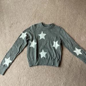 SPIRITUAL GANGSTER GIRLS 12 LONG SLEEVED PULLOVER SWEATER, GRAY/ WHITE, STARS - Picture 1 of 3
