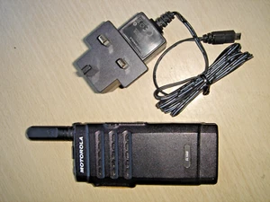 Motorola SL1600 UHF 403-470MHz DMR Digital c/w charger (UK or EU) - Zdjęcie 1 z 13