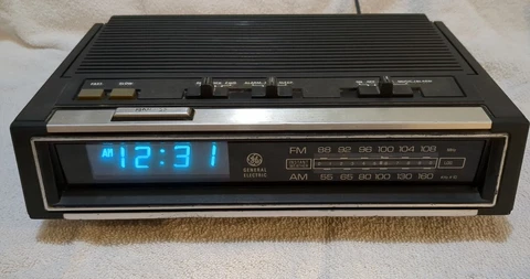 Vintage GE Digital Alarm Clock AM/FM Weather 7-4647A Blue LED Wood Grain Tested Cover