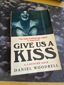 Give Us a Kiss: A Country Noir, Woodrell, Daniel, gebraucht; gut 1997 - Bild 1 von 3