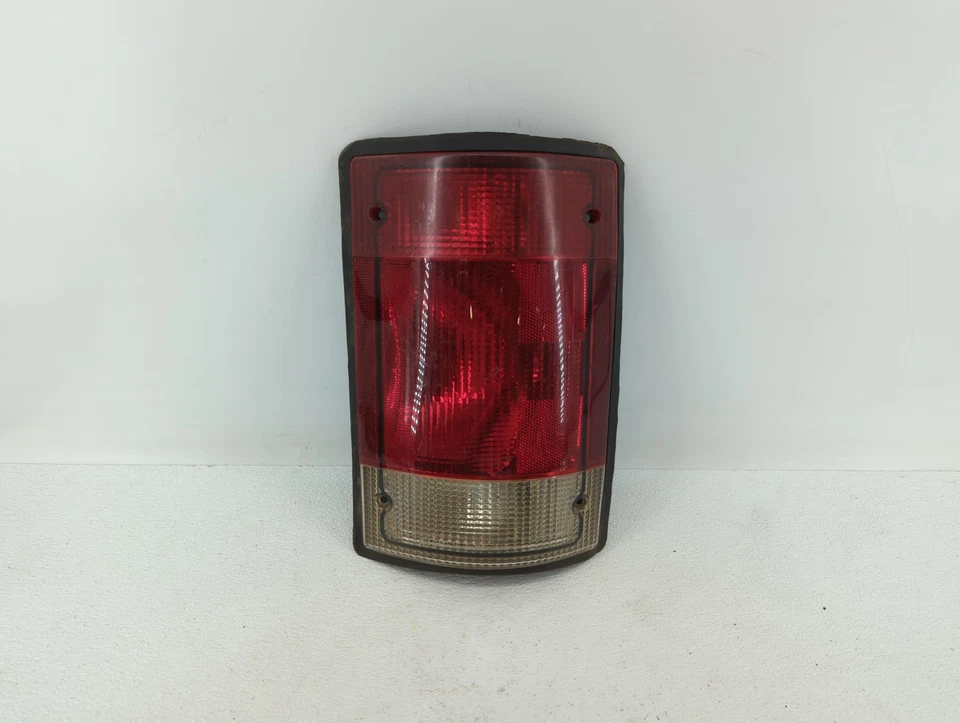 2005 Ford E-350 Super Duty Passenger Right Side Tail Light Taillight Oem R2LLQ - Image 1 of 4