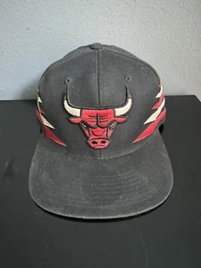 Mitchell & Ness Chicago Bulls Basketball Snap Cap Hat Embroidered Design Vintage - Picture 1 of 8