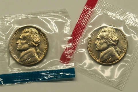 1975 P & D Uncirculated Jefferson Nickels in Mint Cello, Free Shipping Cover