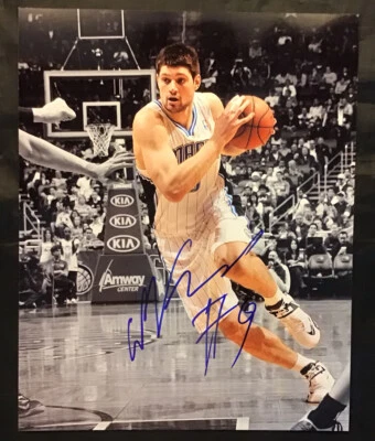 NIKOLA VUCEVIC SIGNED AUTOGRAPHED PHOTO PHOTOGRAPH 8x10 ORLANDO MAGIC SPOTLIGHT - Image 1 of 2