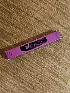 VICTORIA'S SECRET TERCIOPELO MATE CREMA LABIO LÍQUIDO 3,1 G / 0,11 OZ Drama - Imagen 1 de 2