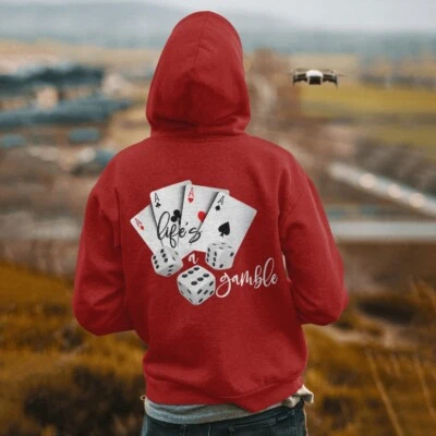 Sudadera con capucha gráfica deportiva Life's is a Gamble para hombre para jugar a las cartas grandes y altas Foto 1 de 4