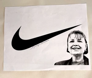 CAROLYN DAVIDSON SIGNED NIKE 8X10 PHOTO BECKETT COA NIKE SWOOSH CREATOR - Bild 1 von 4