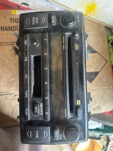 02-04 TOYOTA CAMRY RADIO STEREO W/ 6 DISC CD PLAYER RECEIVER 86120-AA060 - Picture 1 of 3
