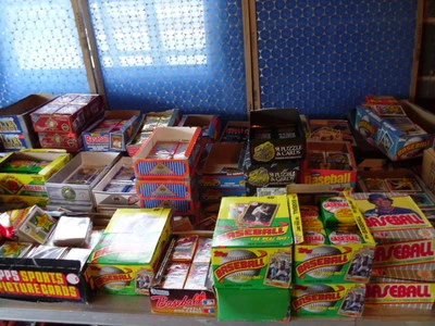  GIGANTIC ESTATE FIND OF VINTAGE SPORTSCARDS WITH OLD UNOPENED PACKS LIQUIDATION - Image 1 of 4