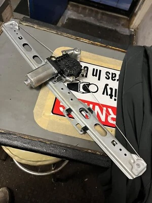 2002 - 2005 mercedes benz ml-320 ml-350 left rear window regulator with motor Foto 1 de 4