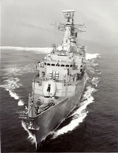 HMS Cornwall F99. 190x250mm Photo. Bow On At Speed. Crown Copyright Stamped. - Picture 1 of 3