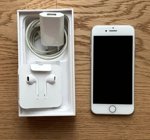 Apple iPhone 7 Smartphone 32 GB Weiß Silber ohne Simlock OVP - Bild 1 von 5