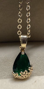 "Collar colgante de zafiro simulado enchapado en oro de 18"" con lágrima verde" - Imagen 1 de 2