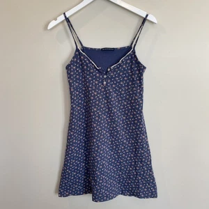 Brandy Melville Arianna Blumen Kleid blau Spaghettiträger Mini A Linie Babydoll - Bild 1 von 5
