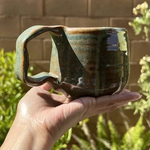 Vtg Hand Thrown Pottery Mug Signed GLORIA Drip Glaze Stoneware Rustic Green Tan - Picture 1 of 10