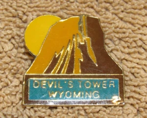 Vintage Devil's Tower, Wyoming Pin - WY Wyo. - Picture 1 of 1