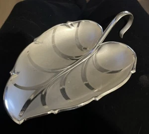 Hoka Tarnish Resistant Silverplate Plated Footed Leaf Tray Candy Dish - Bild 1 von 6