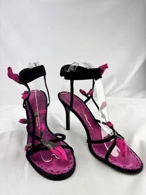 Salto Beverly Feldman preto camurça fuschia rosebuds tamanho 7.5 - Imagem 1 de 4