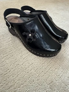 Hanna Andersson schwarze Lackleder Slipper Pantoletten/Clogs US Damengröße 9/EU Größe 40 - Bild 1 von 4